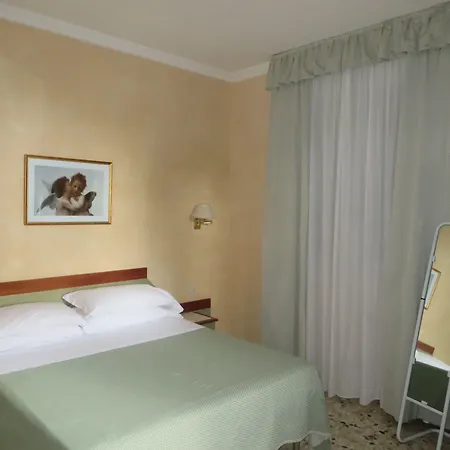 Tiziana 3*