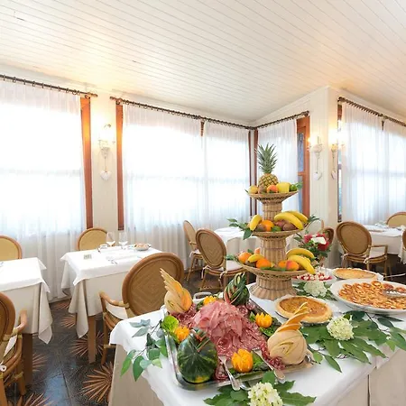 Tiziana 3* مارينا دي بييتراسانْت